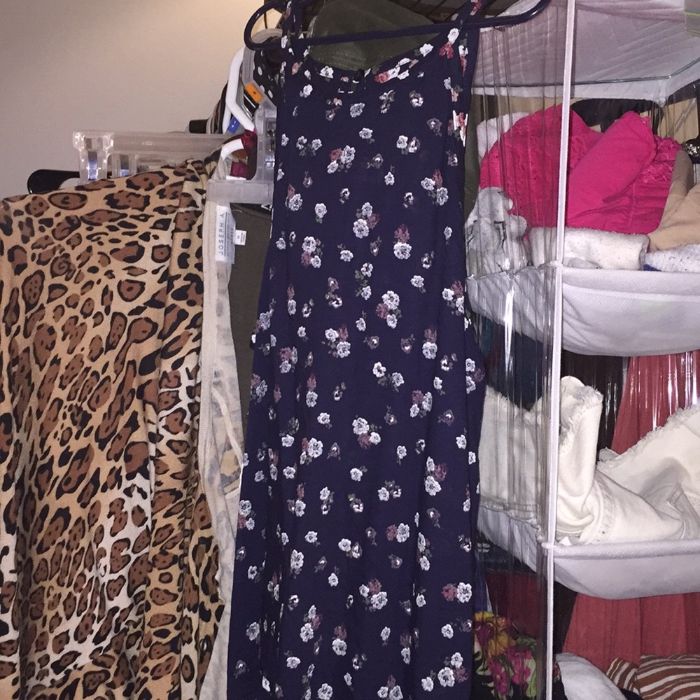 Floral print full length haulter top.